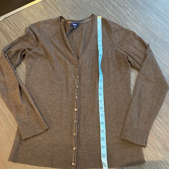 Two-piece cardigan and knitted tank top by Reitmans in size small - Picture 11 of 11